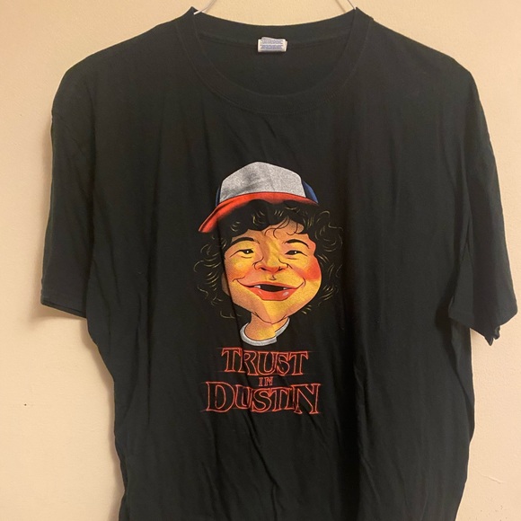 Stranger Things season 1 Dustin T-shirt - Picture 1 of 2